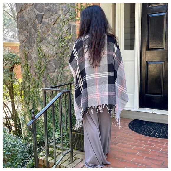 Chic plaid poncho blanket scarf - Picture 5 of 8